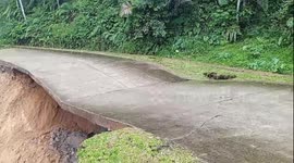 the moment a road collapsed in Lebak provinsi Banten Indonesia