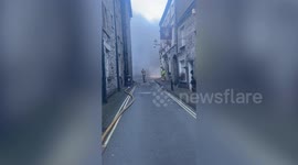 UK: 75 firefighters battle blaze as smoke engulfs town - cancelling Christmas market