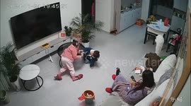 Two kids cause glass table to shatter in Jiangxi, China