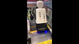 Robot falls on escalator and hits people in Jiangsu, China