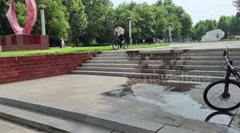 Cyclist tries to ride off wall but bike snaps when he lands