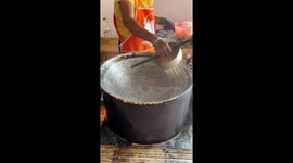 Chinese woman demonstrates unique snack-making abroad