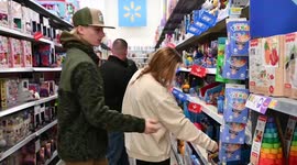 US: Airmen Bring Holiday Cheer to Children at East Tennessee Hospital Through Santa Cops