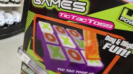 US: Oklahoma City Police Spread Holiday Cheer by Helping Kids Shop for Christmas