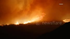 US, Los Angeles: Malibu Wind-Driven Brush Fire Threatens Homes