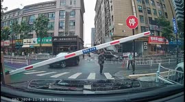 Dash cam captures two pedestrians colliding in Zhejiang, China