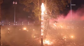 US, Los Angeles: San Bernardino Motel Fire Spreads to Nearby Trees and Vegetation