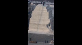 Snowman building delights residents in China