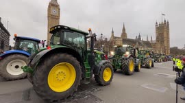 Hundreds of tractors block roads in central London
