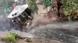 moment by moment the house collapsed due to landslides and floods in Indonesia