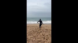 Man attempts to surf but fails in Cádiz, Spain