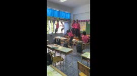 Teacher calmly catches snake in classroom as pupils scream