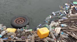 Pleasant calm, flowing water, sleeping in nature, hypnotizing. Watch the clip before bed and you are guaranteed a good night, a long and uninterrupted sleep. Beautiful waste of plastic and glass bottles playing with a tire with relaxing sound of waterfall