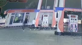 Attempt to Set Ajmer Petrol Pump on Fire Over 500 Rupees Payment Dispute, Incident Caught on CCTV