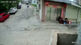 Three girls crash scooter into red car in Guangdong, China