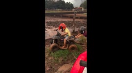 Children play and get muddy in Nova Granada