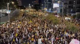 Israel: Thousands of Israelis rally in Tel Aviv demanding Netanyahu to agree on a prisoner exchange deal