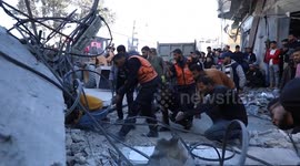 Israel keeps up airstrikes on Gaza as ceasefire talks continue