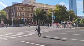 Runaway corgi joins marathon race in China