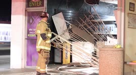 US, Los Angeles: Apple Valley Robbery Suspects Use Vehicle to Smash Into Smoke Shop