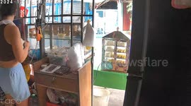 Woman chases thief who snatched mobile phone in Manila, Philippines
