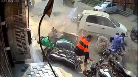 India: Speed havoc in Delhi's Adarsh Nagar, uncontrolled car trampled many people, 7-year-old child trapped under the car