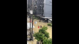 Family float their pet dog to safety through floods in Thailand
