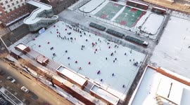 Diverse winter sports courses enrich students' school life in NE China