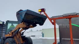 US: WSDOT Crews Tackle Snowy Roads With ‘Sir Plows-a-lot’ On Duty