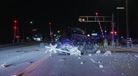 US, Los Angeles: Ventura Suspected DUI Driver Crashes Car Carrier Into Railroad Crossing Gate