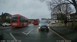 Moment car full of 'thieves' mounts pavement to evade unmarked police car