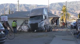 US, Los Angeles: San Bernardino Semi Truck Driver Has Medical Emergency and Crashes Into Home