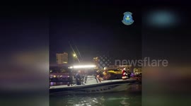 US: Santa Swaps Sleigh for Sarasota Bay in Dazzling Boat Parade Finale