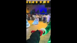 People sing jingle bells at pre-Christmas event in Changsha