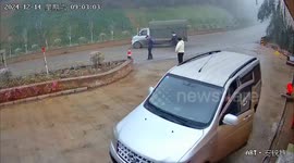 Accident in Yunnan Province captured on CCTV