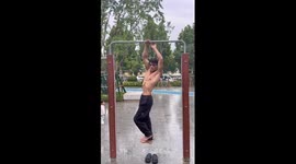 Fitness fanatic performs mesmerising one-handed walk on horizontal bar