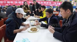 Int'l students in China's Xi'an learn to make dumplings