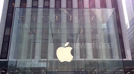 People waiting for iPhone 5s and 5c