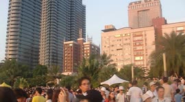 Rubber Duck attracts lots of visitors in Kaohsiung, Taiwan