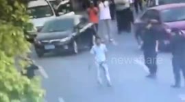 Police officer takes down knife-wielding man with martial arts throw