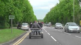 Dashcam Footage of Horse whizzes out into oncoming traffic !!