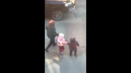 Grandma resolves sibling tantrums over electric vehicle in Liaoning, China