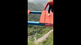 Edge of excitement: Thrilling encounters with Chongqing's sky challenges