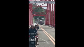 Biliran Bridge swings under vehicles, sparking safety concerns in Leyte, Philippines