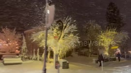 Heavy snow creates stunning winter scene in Truckee, California
