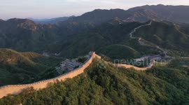 Foreign tourists share experiences with China's visa-free transit policy