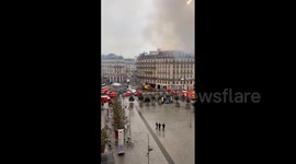 France: Christmas Eve Fire Engulfs Top Floor Of Building Near Paris Saint-Lazare Station 2