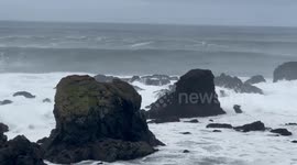 US: Santa Cruz Wharf Collapses As High Waves Batter Northern California Shoreline 4