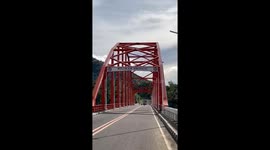 Motorcycle riders negotiate bizarre wobbling bridge in the Philippines