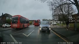 Moment car full of 'thieves' mounts pavement to evade unmarked police car